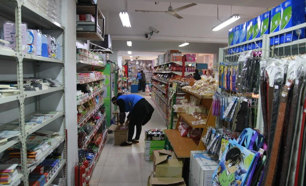 校園小賣鋪 承載幾代人記憶的“時光驛站”，為何在日用品銷售中悄然隱退？